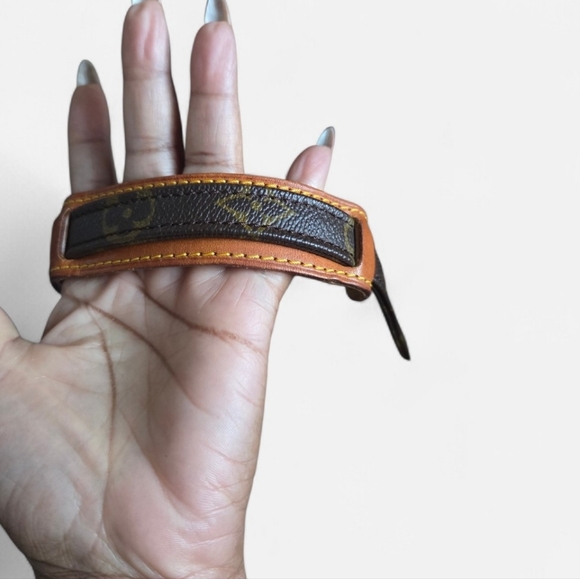 Authentic Louis Vuitton Danube crossbody bag (Unisex) - Picture 10 of 11